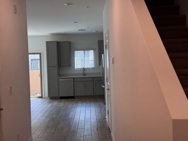 Building Photo - Stunning New 3Beds/2.5Bath Townhome in Pho...