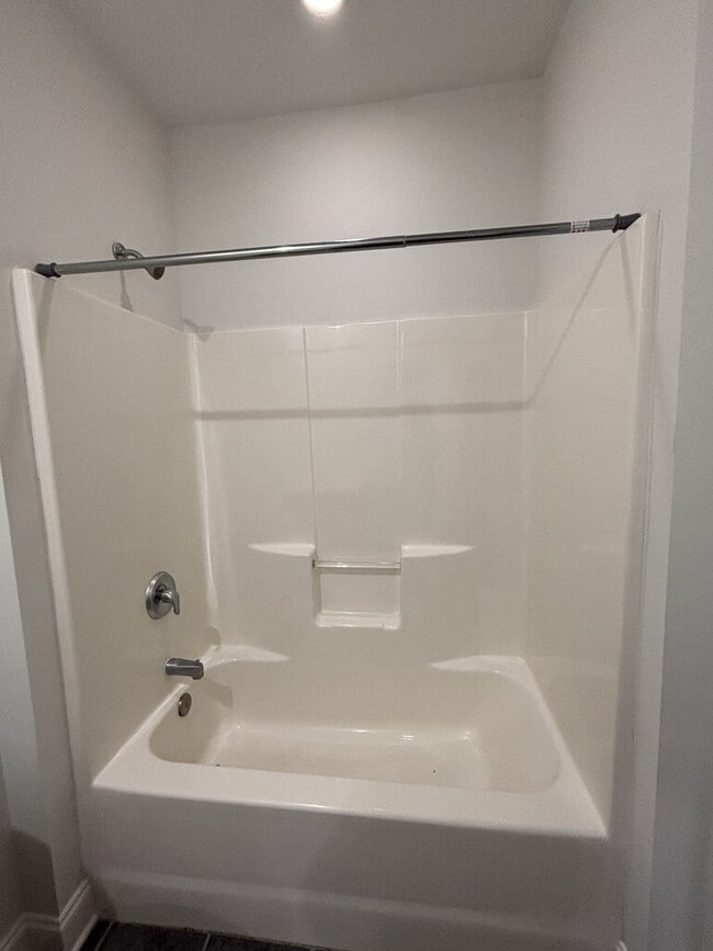 Building Photo - 5565 Colonial Chatsworth Cir