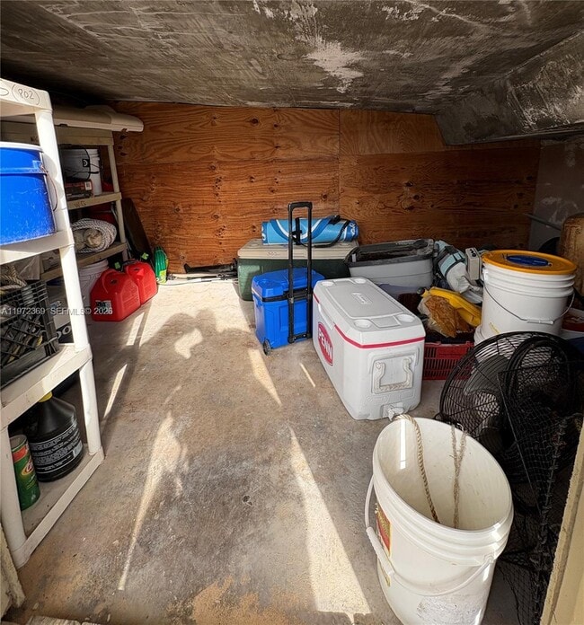 Building Photo - 2500 NE 135th St