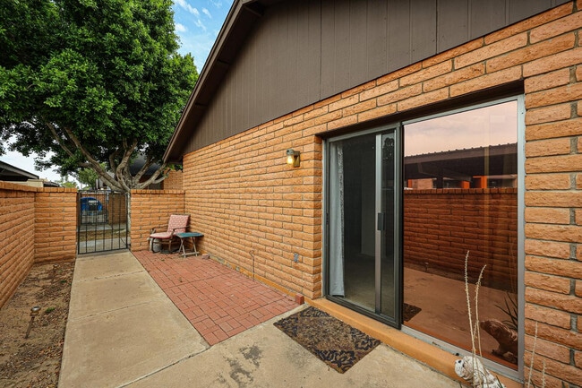 Building Photo - 102 W Concorda Dr