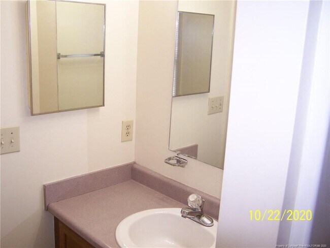 Building Photo - 6316 Chagrin Rd