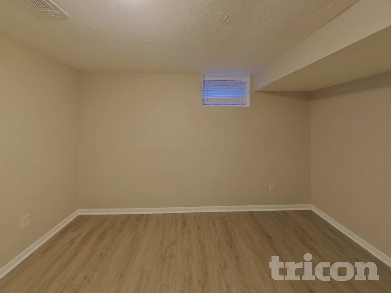 Building Photo - 13101 Thomas Ave