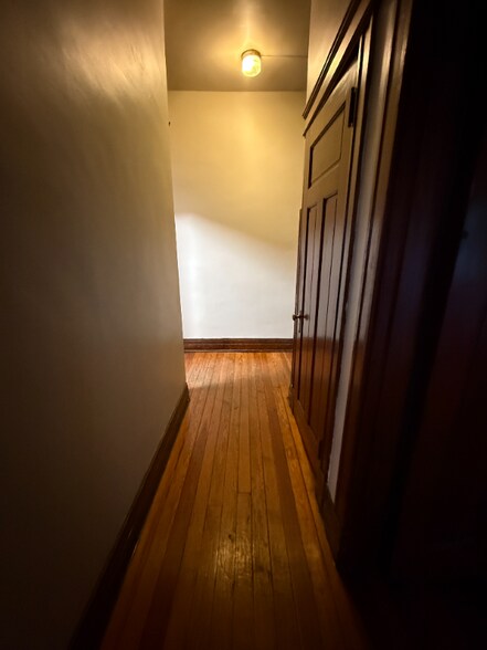 Building Photo - 329 Taylor Ave