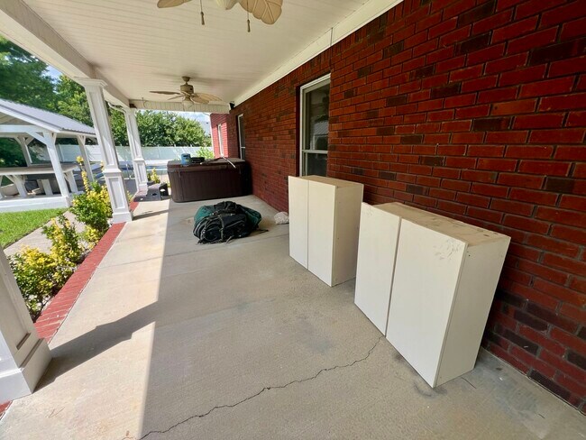 Building Photo - 2903 St Johns Dr
