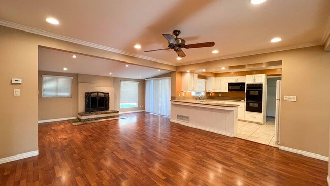 Building Photo - 3 Bdrm Detached Haome Available In Sought After La Mesa Neighborhood