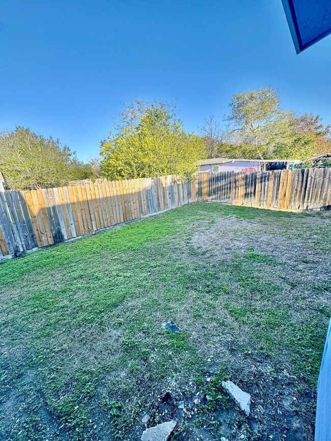 Building Photo - New Rental! Updated 2-bedroom located in a Southside Neighborhood!