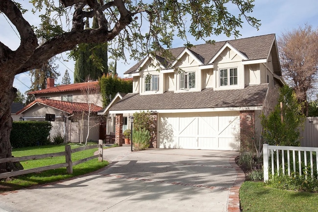 Building Photo - 12807 Milbank St