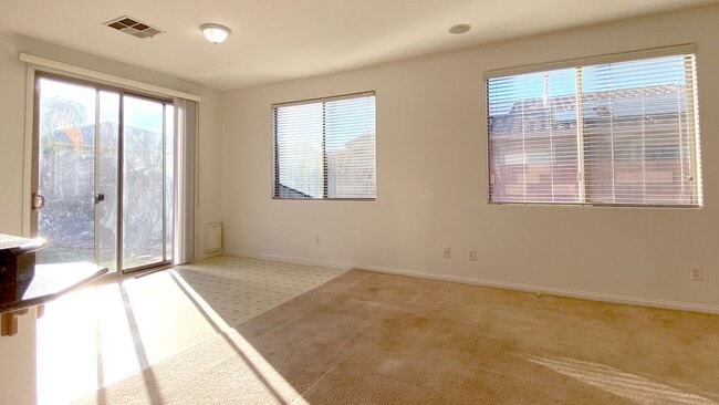 Building Photo - Great single story home 4 beds 3 baths in Henderson