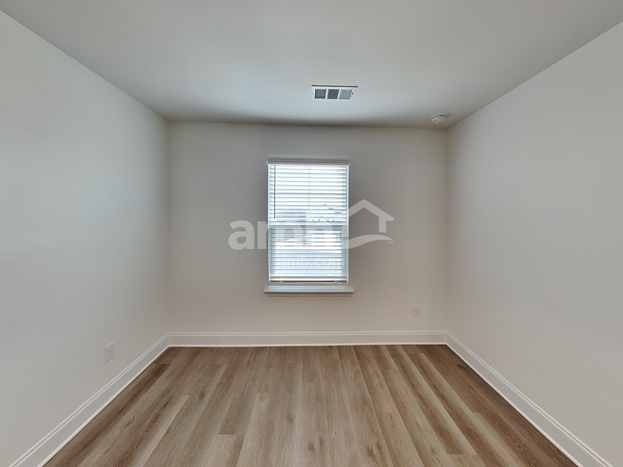 Building Photo - 301 Sharpe Ct