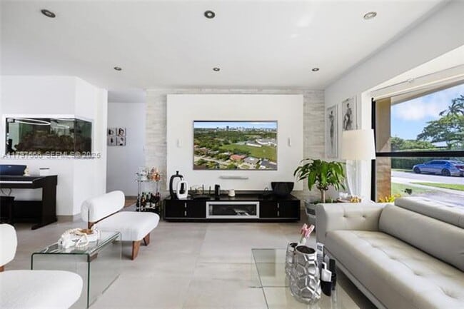 Building Photo - 20375 NE 22nd Pl