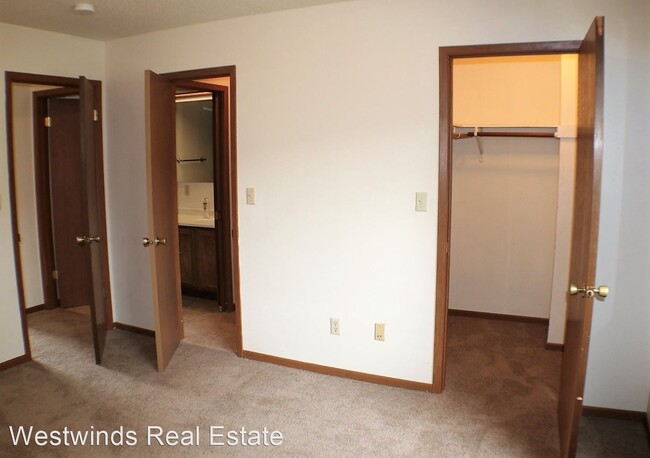 Building Photo - 2 br, 1.5 bath House - 673 Westwinds Drive