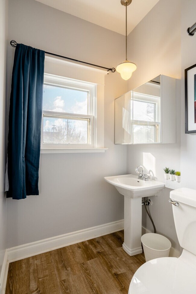 Building Photo - 4004 SE Division St