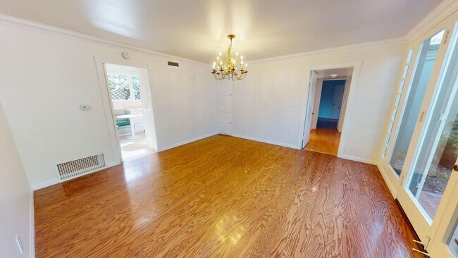 Building Photo - 1811 Visalia Row