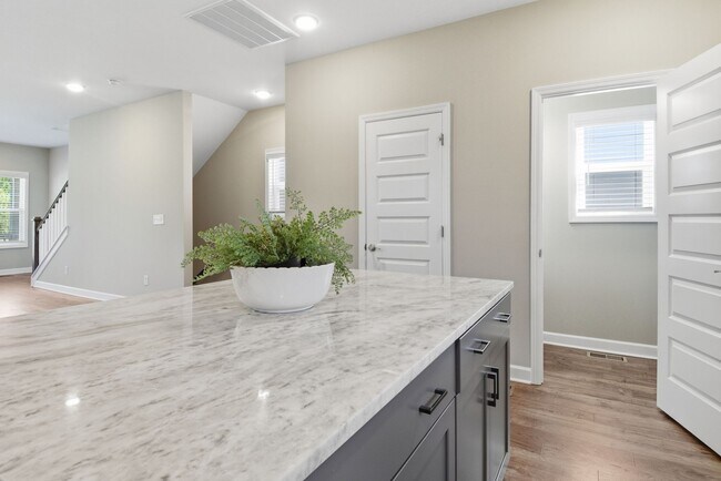 Building Photo - 632 Parkvue Pl Dr