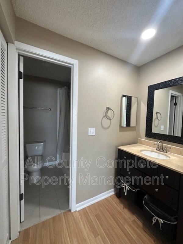 Building Photo - 6653 Periwinkle Dr