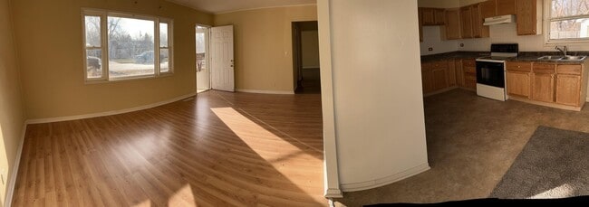 Building Photo - 2018 E 7th St