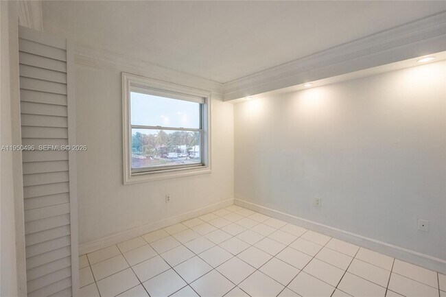 Building Photo - 2575 SW 27th Ave