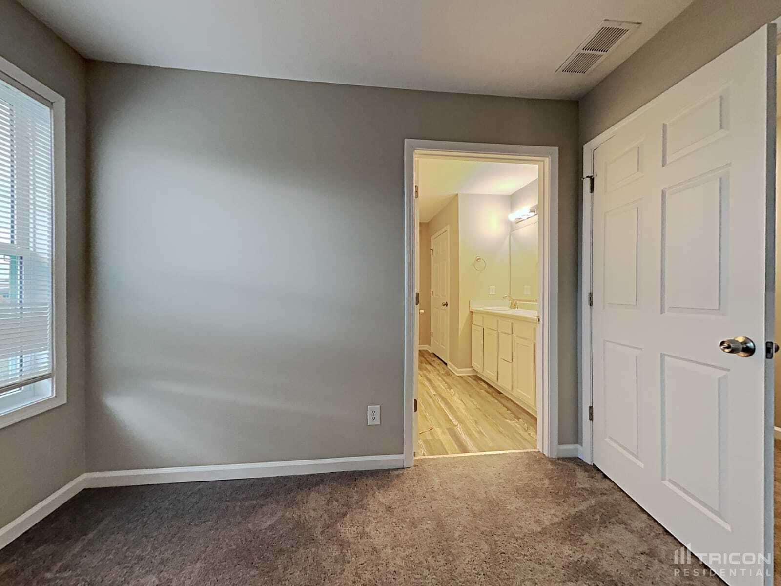 Building Photo - 1096 Tomahawk Pl