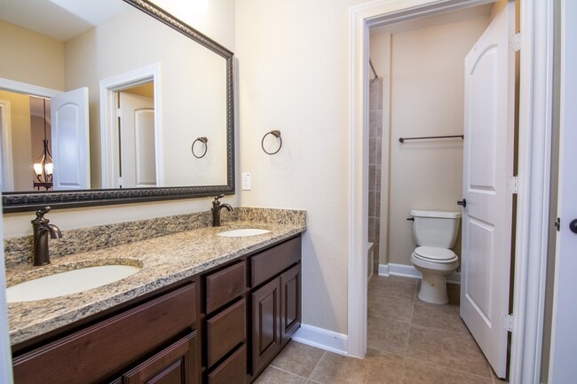 Building Photo - 34 Canoe Bend Ct