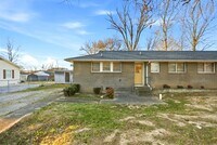 Building Photo - 135 Marshall Cir