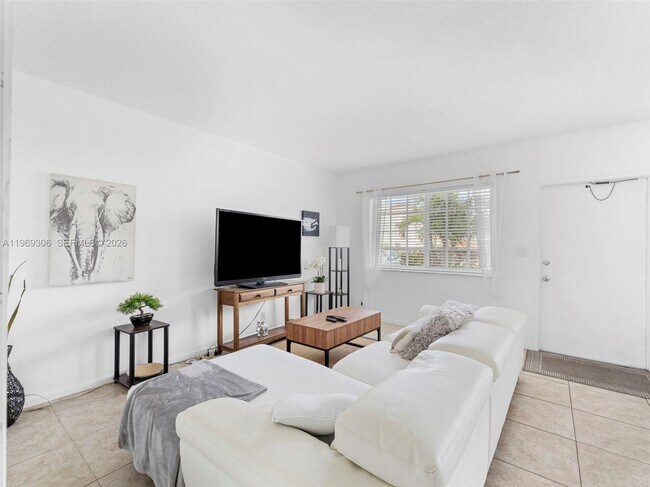 Building Photo - 3220 NE 10th St