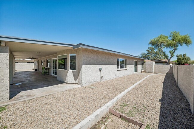 Building Photo - 13222 N 1st Ave