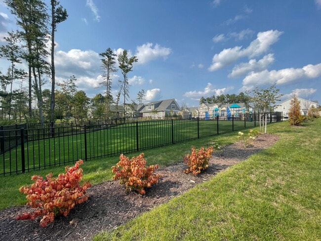 Building Photo - Heron | 3 Bed 2.5 Bath | Garage | 1800 sf | $2726-$2999 | 8, 9, 10, 12, 14, and 15 month lease terms