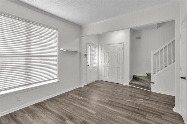 Building Photo - 9155 Nesbit Ferry Rd