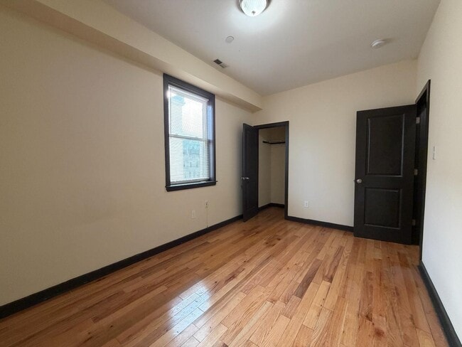 Building Photo - 1911 N Gratz St