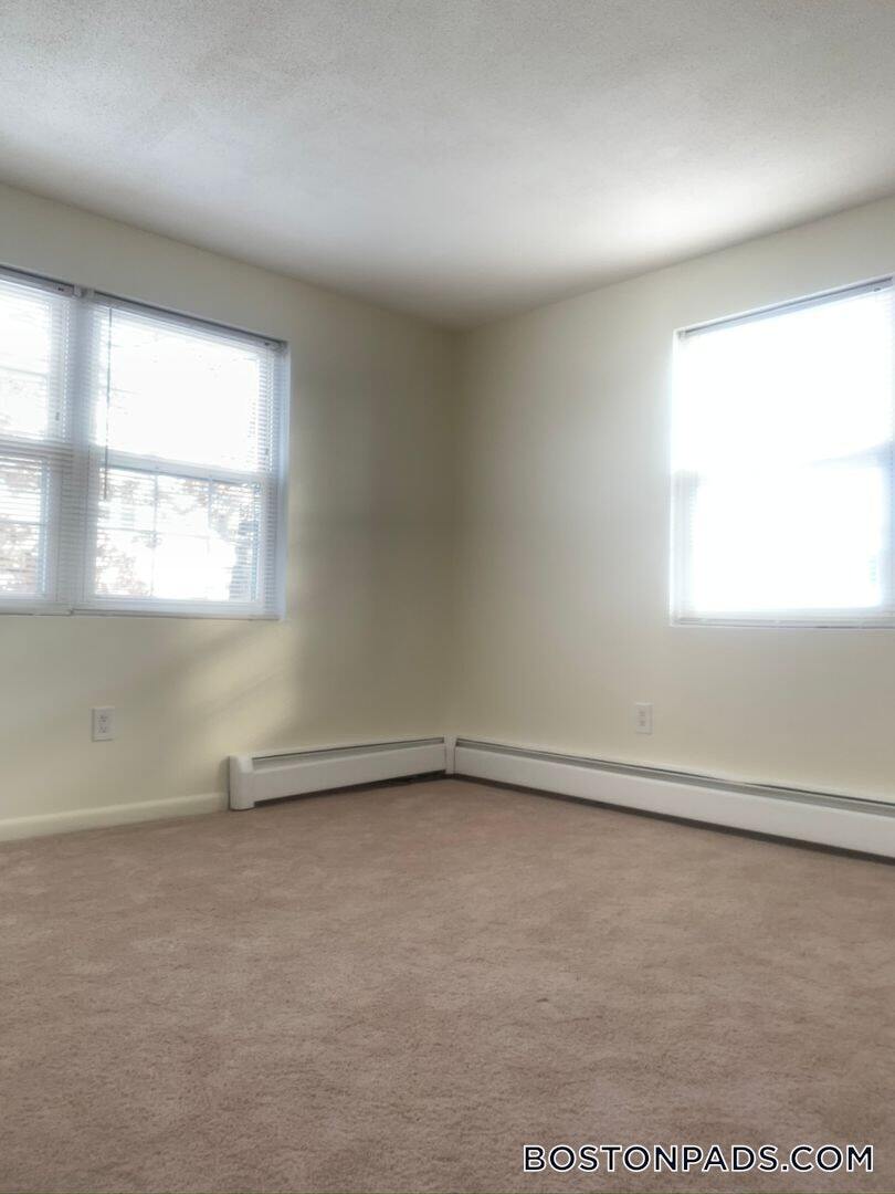 Building Photo - 71 Bernier St