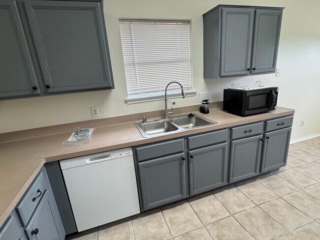 Building Photo - 21111 Woodland Green Dr