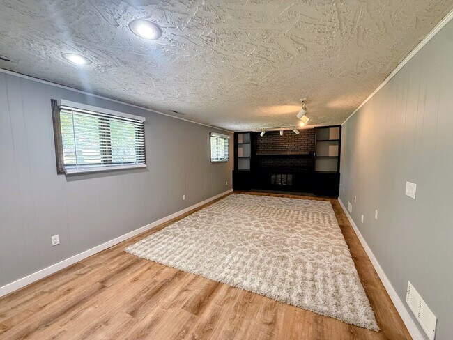 Building Photo - Four-bedroom two-bathroom home for rent in Jackson Township
