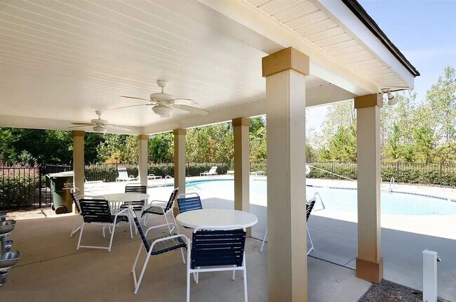 Building Photo - Spacious 4 BR, 2.5 BA, Master BR on Main, Conveniently Located Between Greenville and Spartanburg