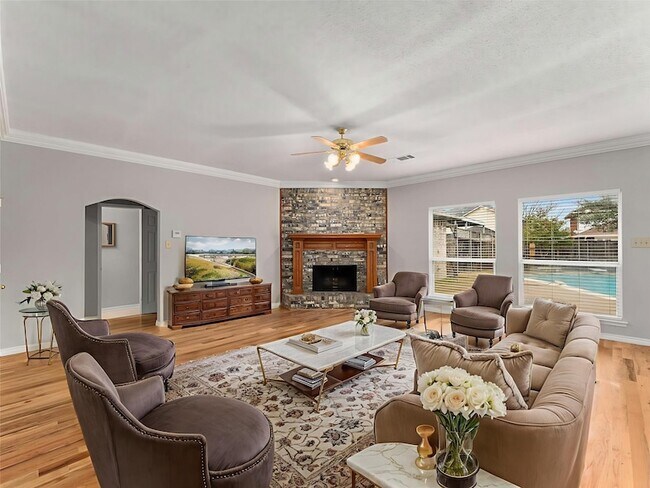Primary Photo - 7010 Graham Dr