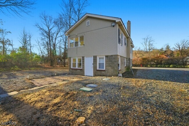 Building Photo - 75 Lakeview Terrace