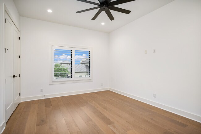 Building Photo - 111 Wellesley Landing