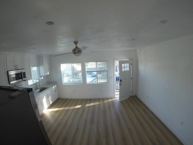Building Photo - 6002 Hazelbrook Ave