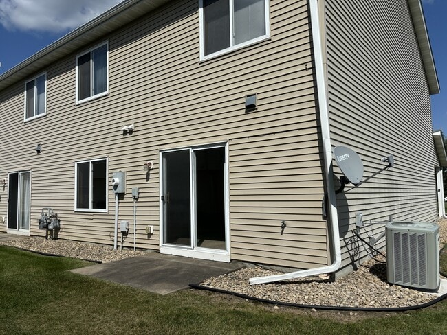 Building Photo - 1349 Willow Trail