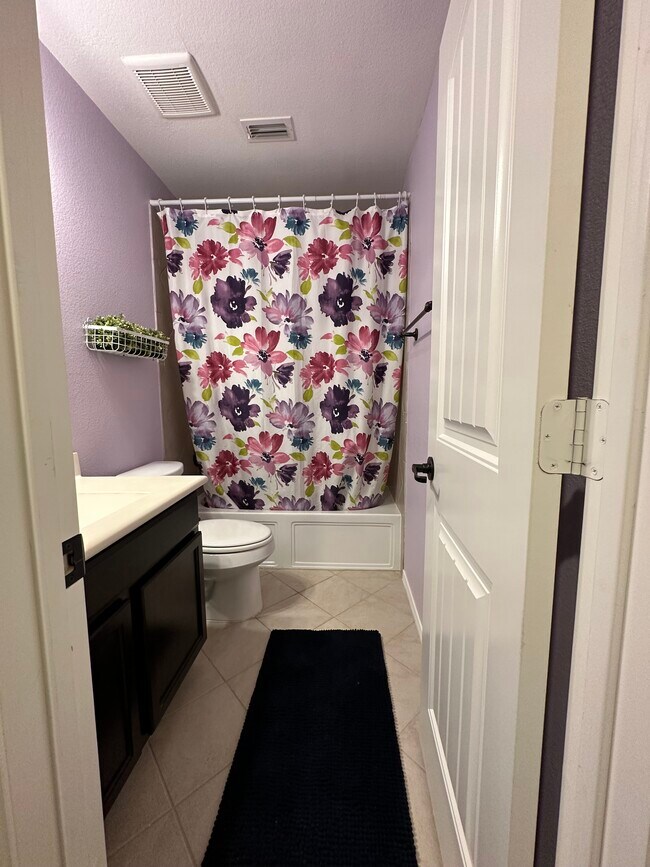 2nd bath - 264 Oxford Dr