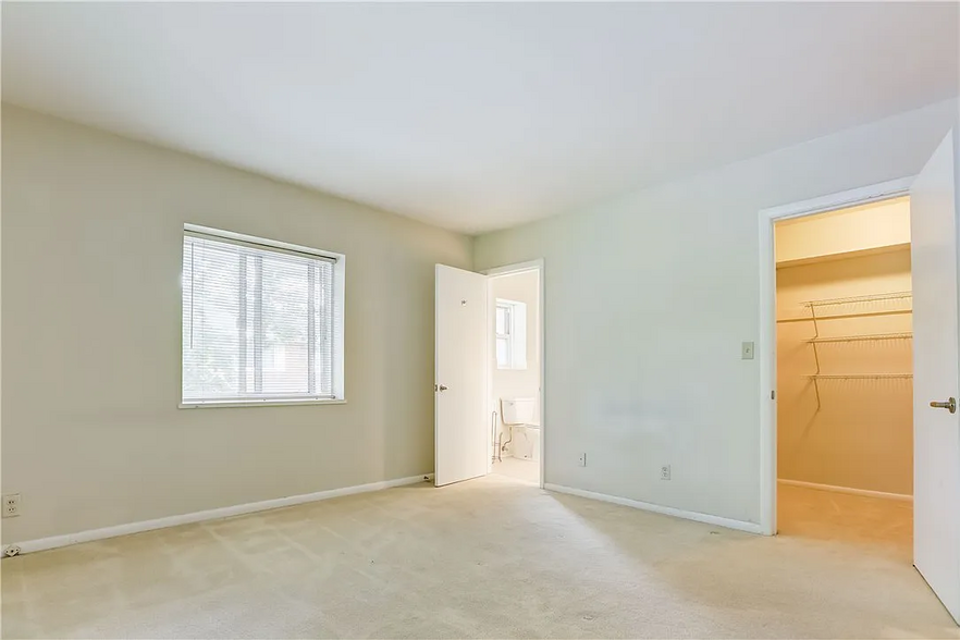 Building Photo - 2660 Highland Ave