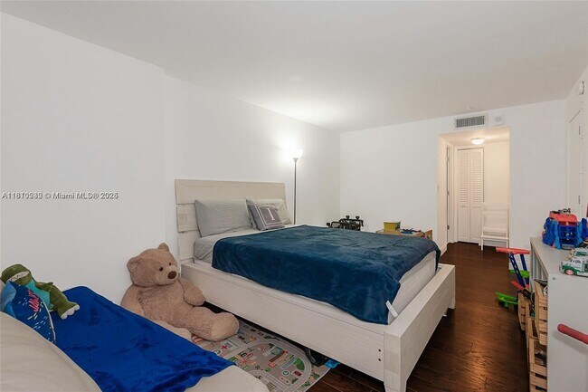 Building Photo - 6039 Collins Ave