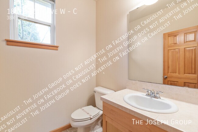 Building Photo - 18512 36th Ave W