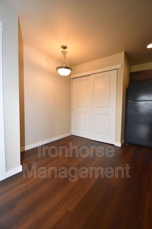 Building Photo - 2226 Baxter Ln
