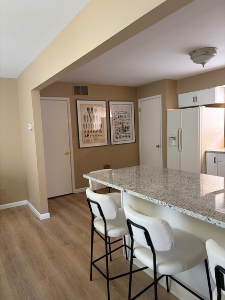 Kitchen - 2 N Frontenac Ave