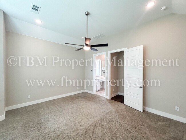 Building Photo - 335 Country Meadows Blvd
