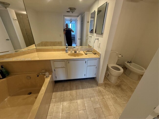 Building Photo - 1717 N Bayshore Dr