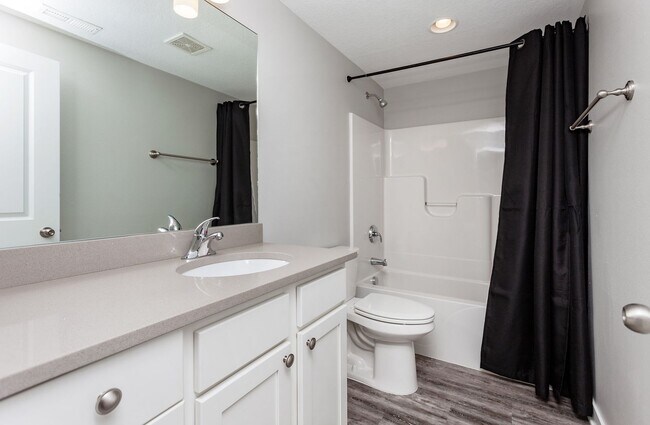 Building Photo - HUGE TOWNHOME!! 2 Bedroom, 3.5 Bathroom Townhome in Grimes!
