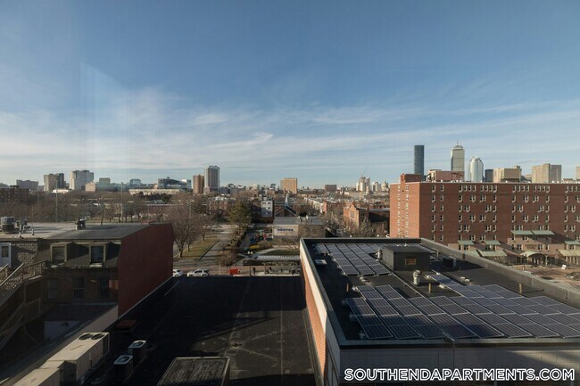 Building Photo - 11 E Lenox St