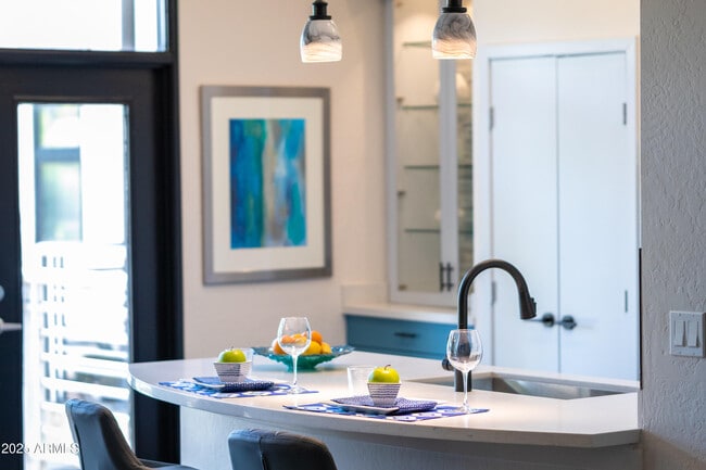 Building Photo - 914 E Osborn Rd