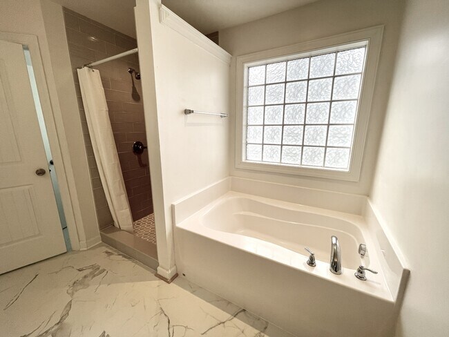 Building Photo - 126 Watchmen Ln